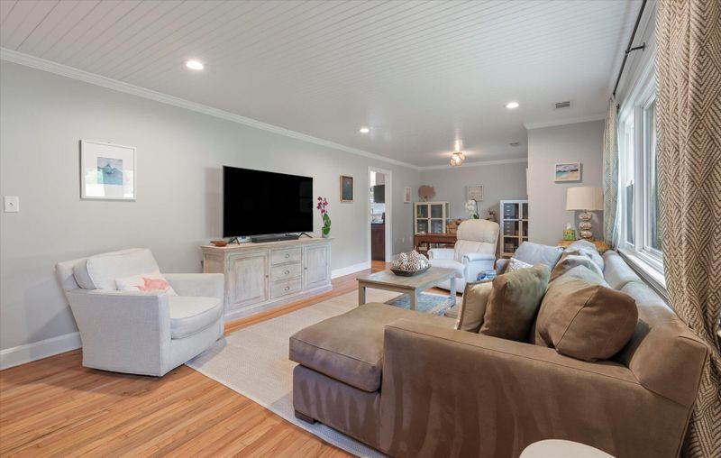 352 Howle Ave, Charleston, SC 29412
