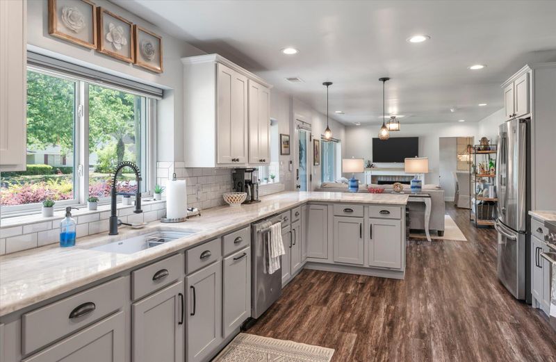 1324 Coosaw Dr, Charleston, SC 29407