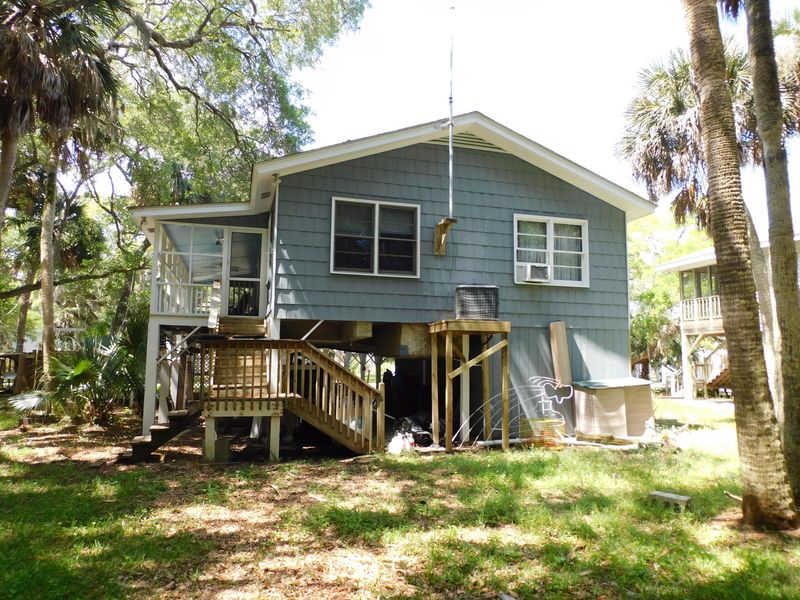 1007 Byrd St, Edisto Island, SC 29438