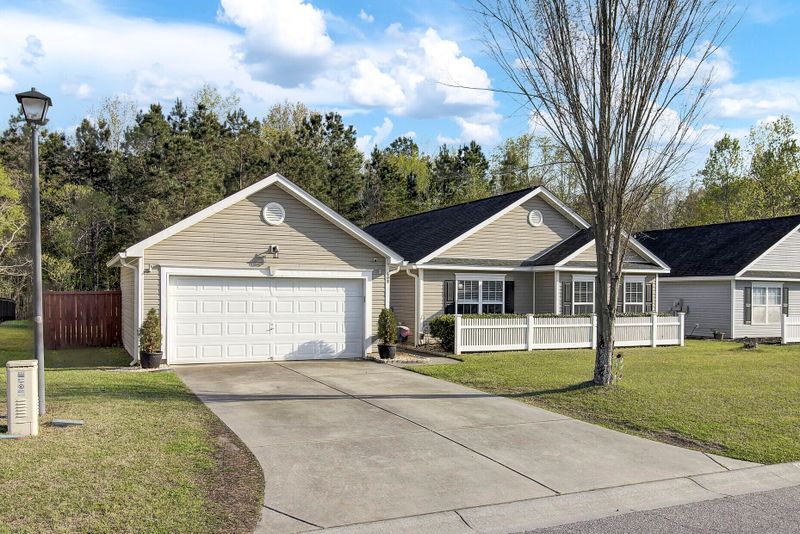 609 Savannah River Dr, Summerville, SC 29485
