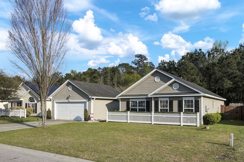 609 Savannah River Dr, Summerville, SC 29485