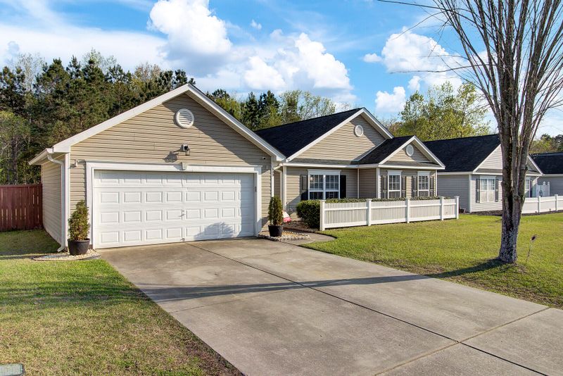 609 Savannah River Dr, Summerville, SC 29485