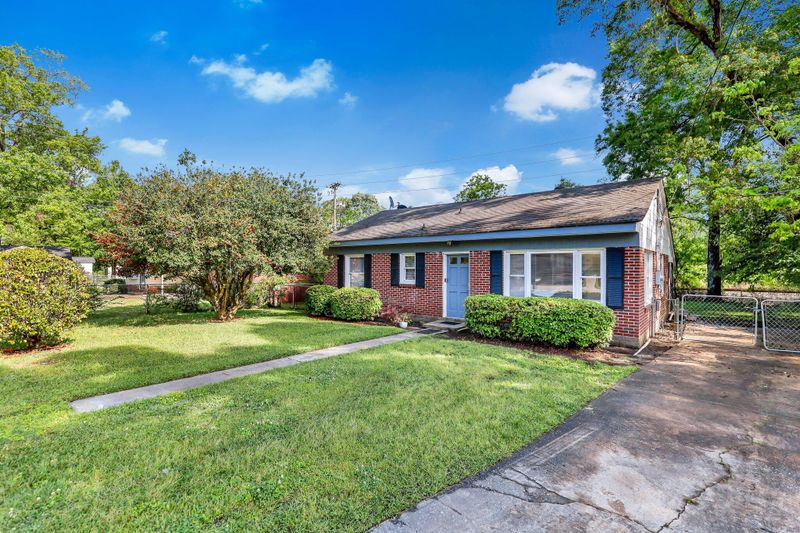 1507 Greenbay Dr, North Charleston, SC 29406