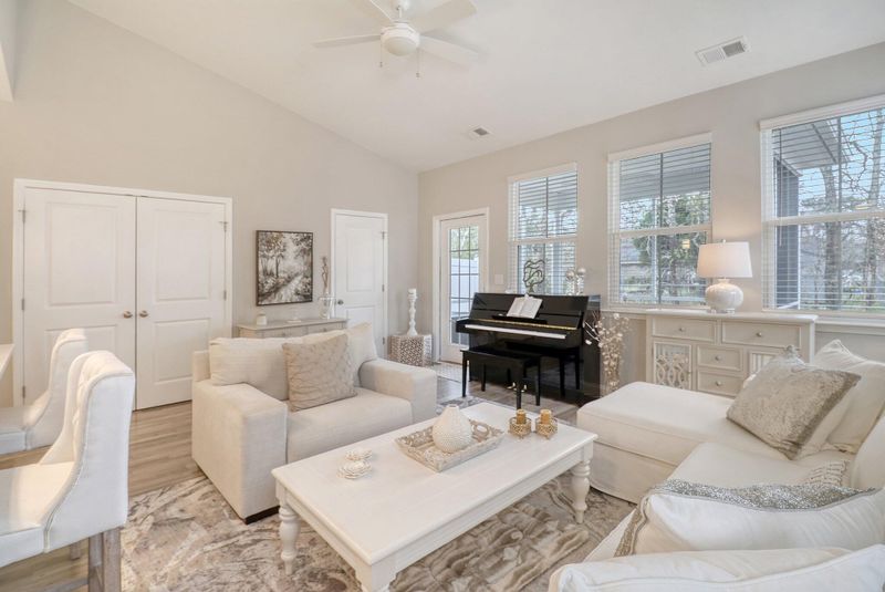 7793 Montview Rd, North Charleston, SC 29418