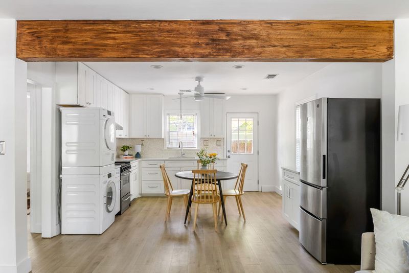 1607 Acacia St, Charleston, SC 29407