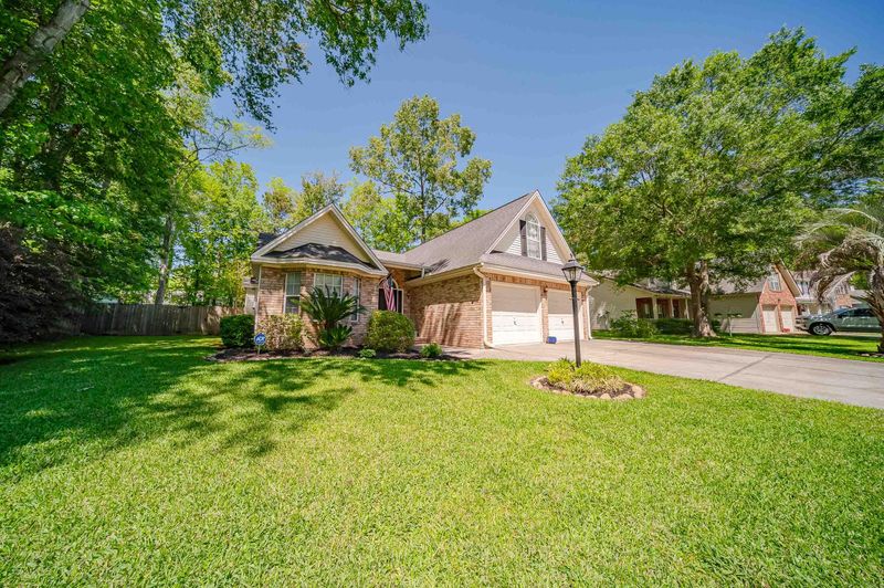 210 Essex Dr, Summerville, SC 29485
