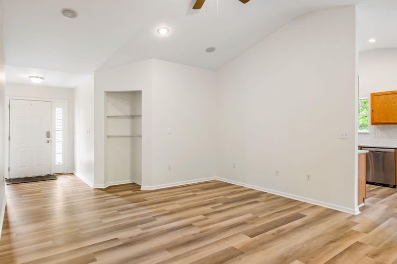 1340 Water Edge Dr, Charleston, SC 29492
