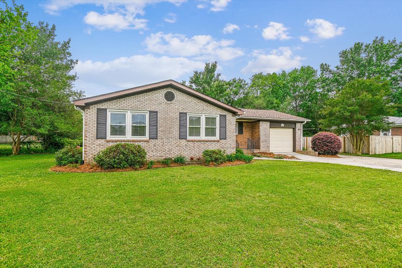2829 Shadow Ln, North Charleston, SC 29406