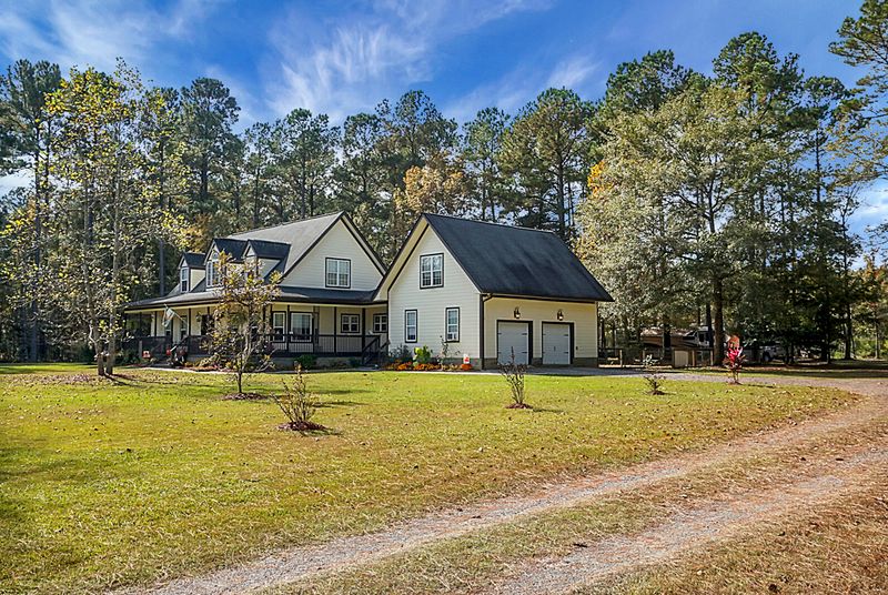 325 Broadleaf Dr, Summerville, SC 29486