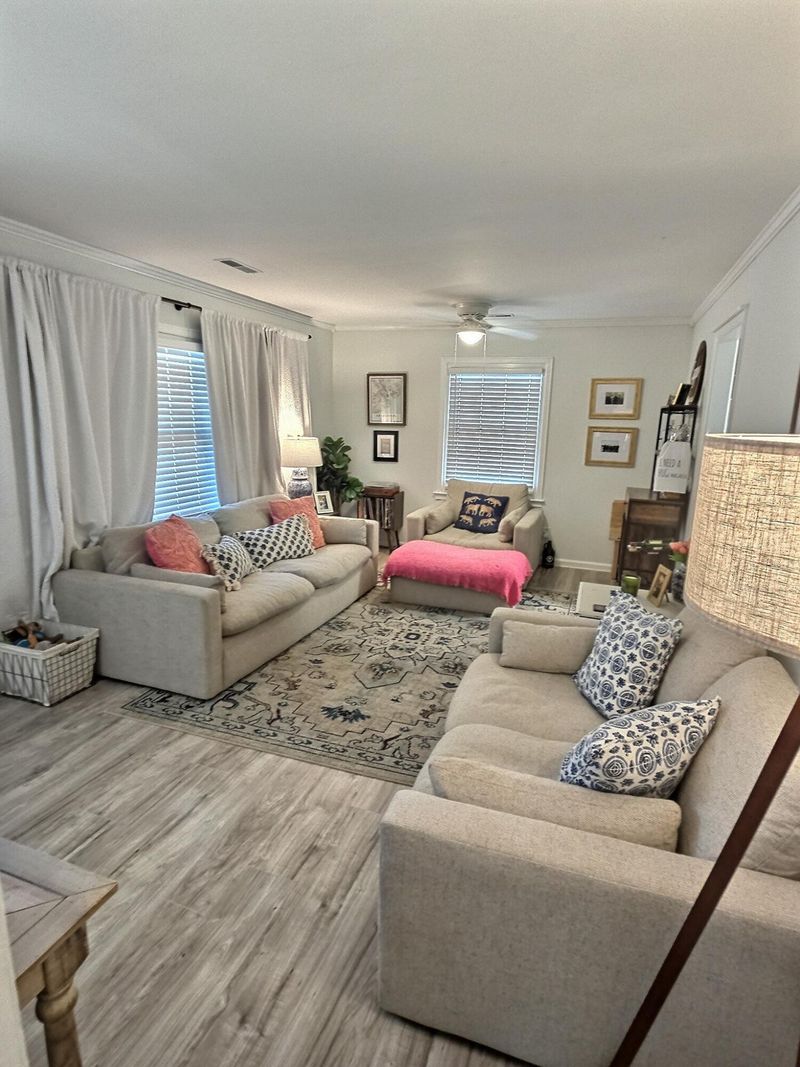 1203 Hawthorne Cir, Hanahan, SC 29410