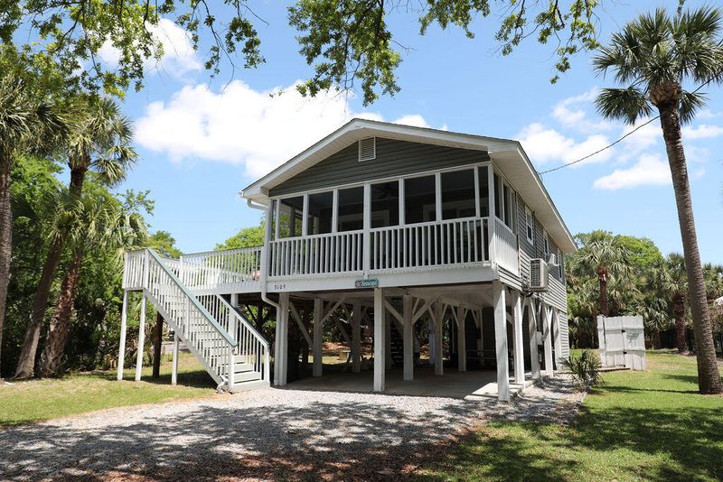3109 Myrtle St, Edisto Island, SC 29438