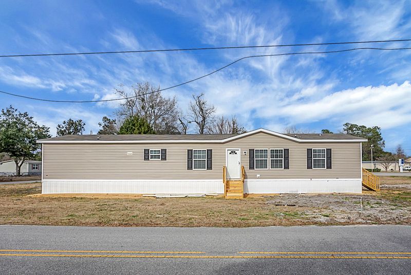 115 Cedar Dr, Saint Stephen, SC 29479