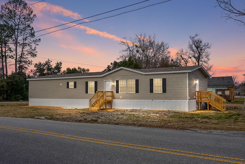 115 Cedar Dr, Saint Stephen, SC 29479