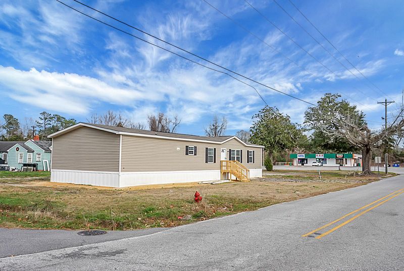 115 Cedar Dr, Saint Stephen, SC 29479