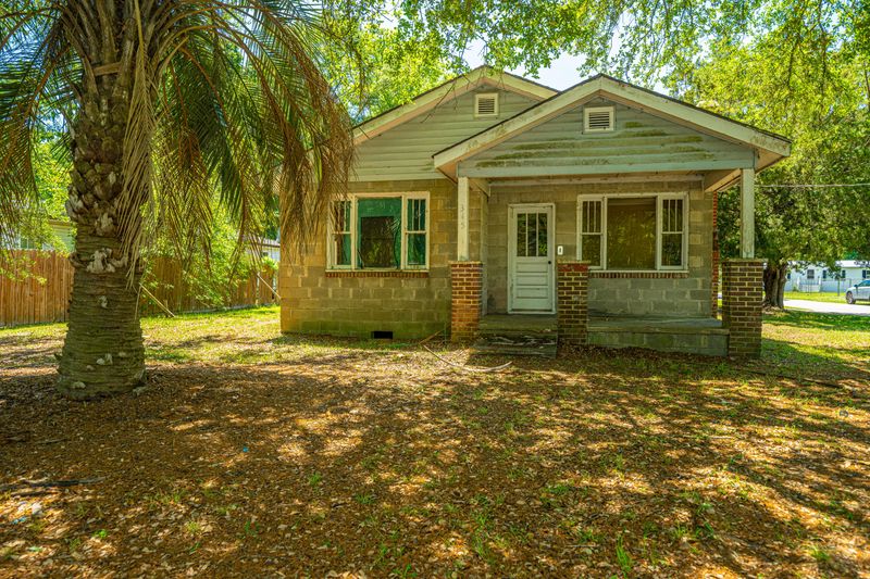 345 Embassy Dr, Summerville, SC 29483
