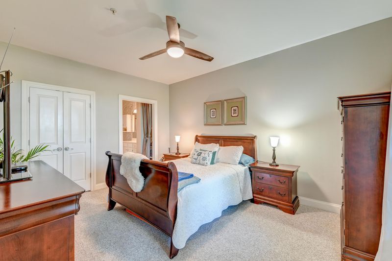 2244 Ashley Crossing Dr #334, Charleston, SC 29414