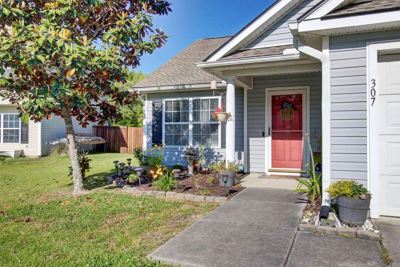 307 Greens Ct, Goose Creek, SC 29445