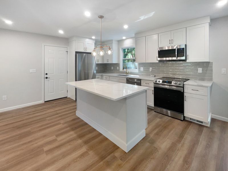 1331 Orange Grove Rd, Charleston, SC 29407