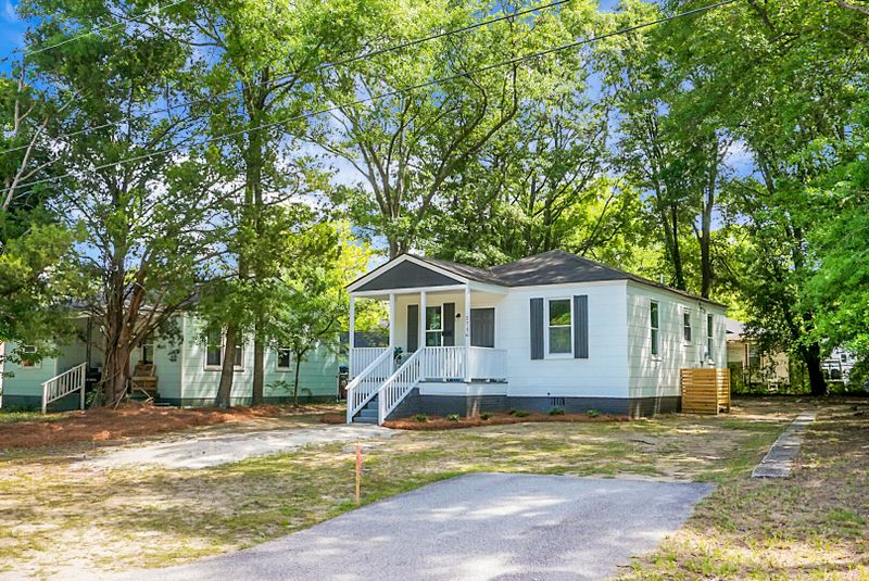 2716 Saratoga Rd, North Charleston, SC 29405