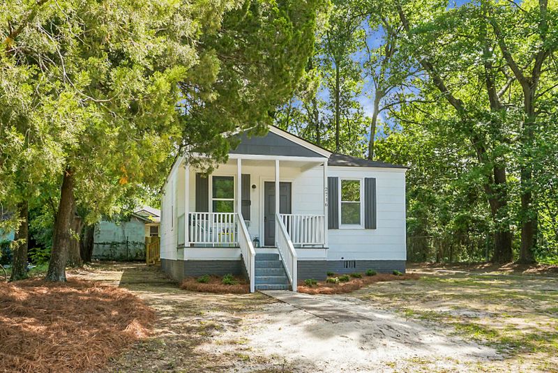 2716 Saratoga Rd, North Charleston, SC 29405