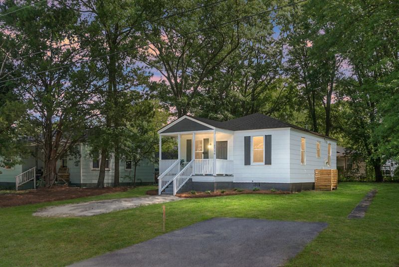 2716 Saratoga Rd, North Charleston, SC 29405