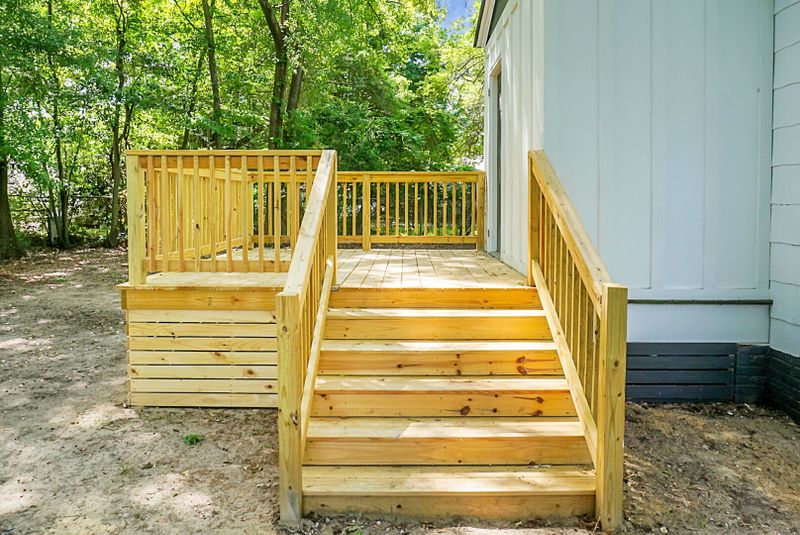 2716 Saratoga Rd, North Charleston, SC 29405