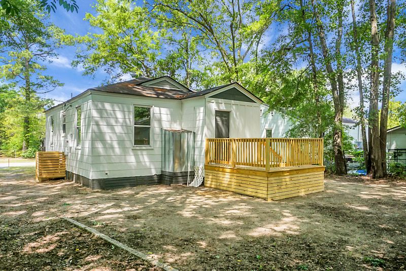 2716 Saratoga Rd, North Charleston, SC 29405