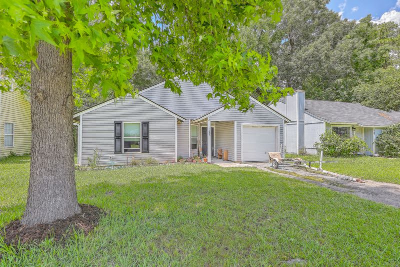 1284 Maryland Dr, Ladson, SC 29456