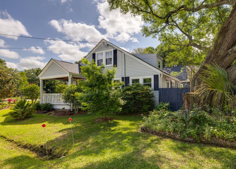 304 Magnolia Rd, Charleston, SC 29407