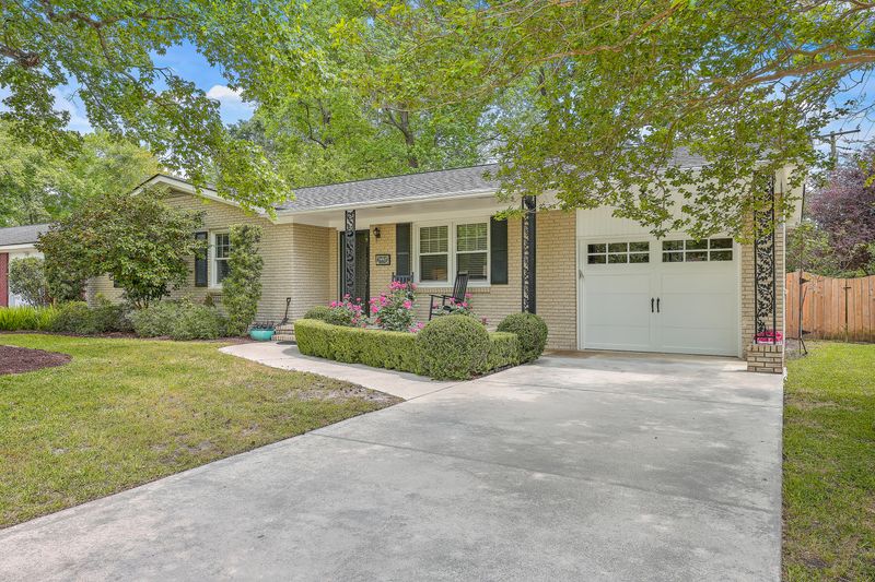 1447 Salisbury St, Charleston, SC 29407