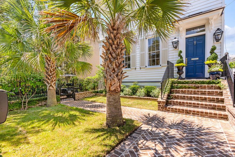 13 Logan St, Charleston, SC 29401