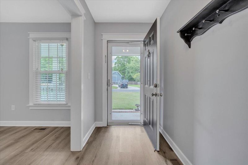 133 Honeysuckle Ln, Summerville, SC 29485