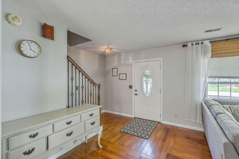 203 Thames Ave, Summerville, SC 29485