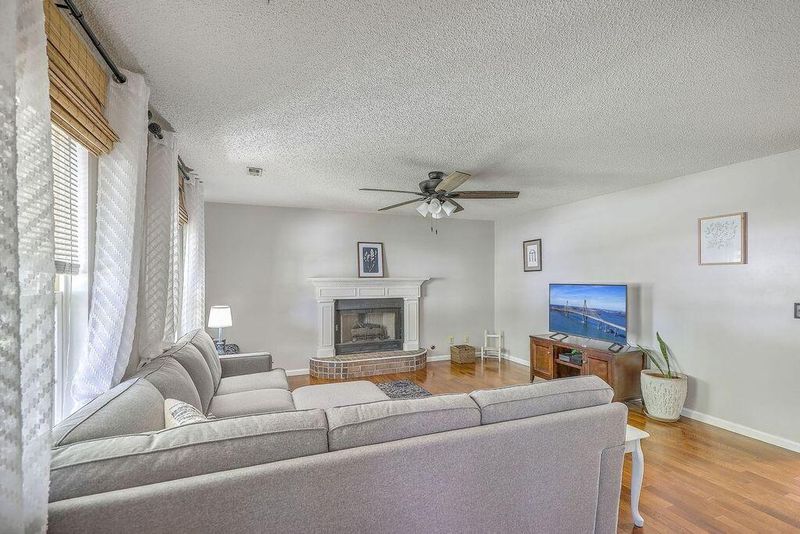 203 Thames Ave, Summerville, SC 29485