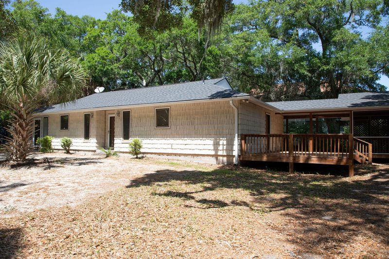 1408 Jungle Rd, Edisto Beach, SC 29438