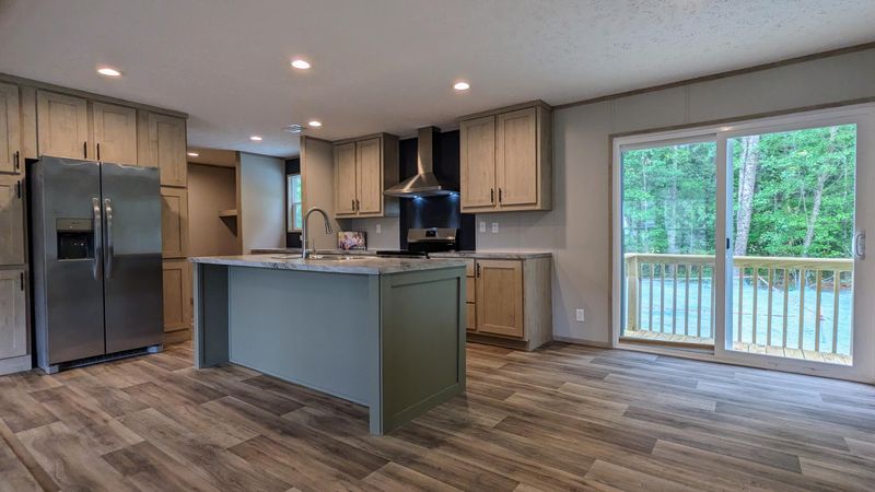423 Peacock Ln, Summerville, SC 29483