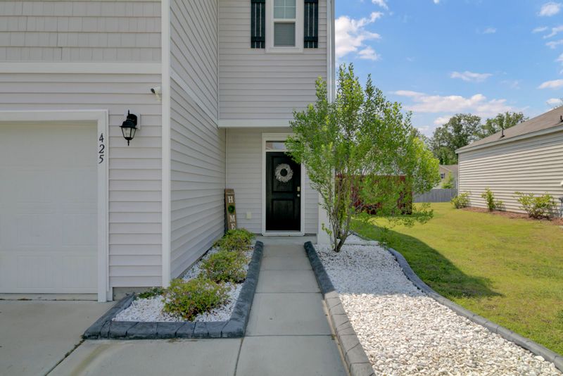 425 Buckhannon Ln, Moncks Corner, SC 29461