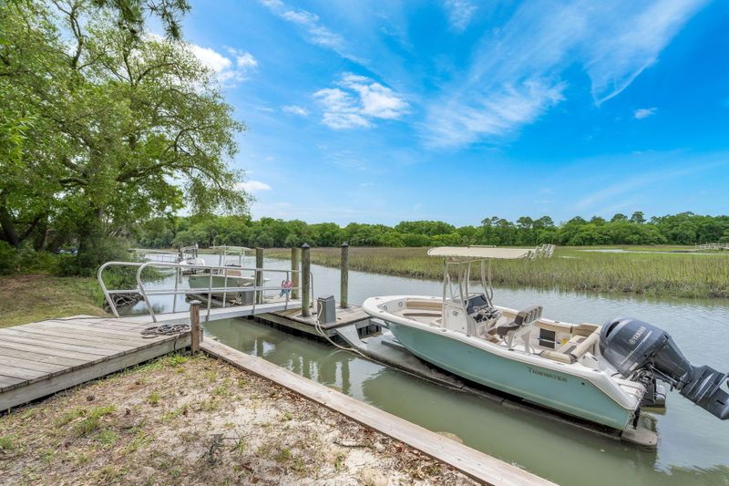 1055 Hills Plantation Dr, Charleston, SC 29412