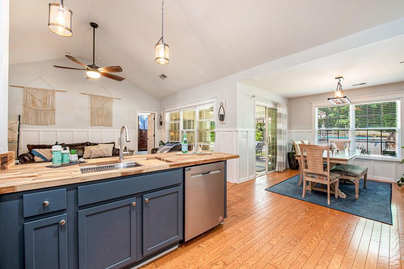 1366 Palm Cove Dr, Charleston, SC 29492