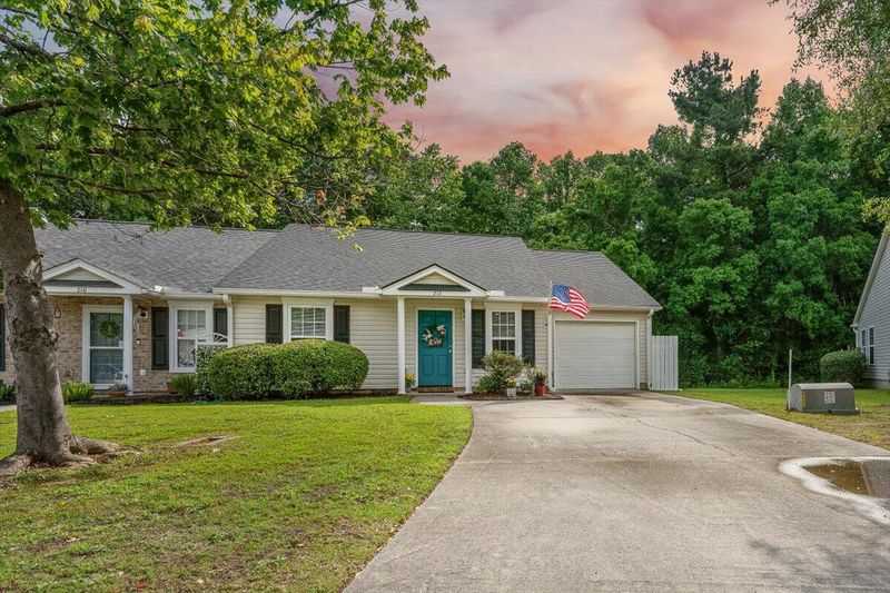 212 Reagan Dr, Summerville, SC 29486