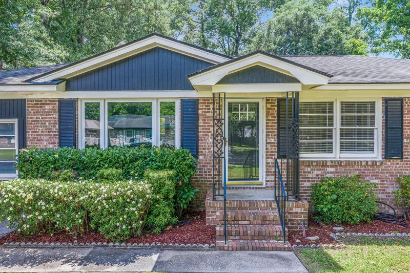 1205 Valley Dr, Hanahan, SC 29410