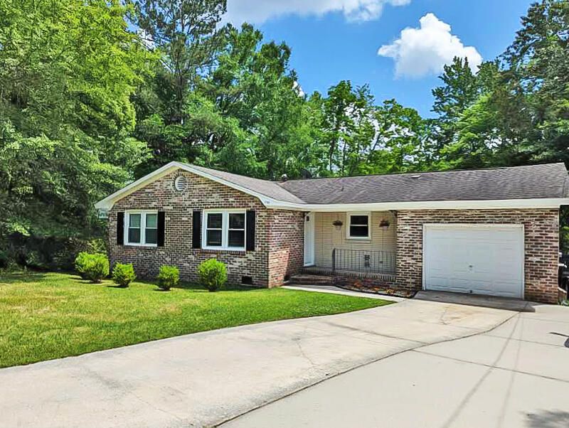 1245 Redeemer Dr, Hanahan, SC 29410