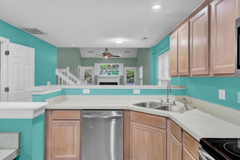 207 Darcy Ave, Goose Creek, SC 29445