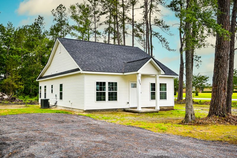 325 Behling St, Saint George, SC 29477