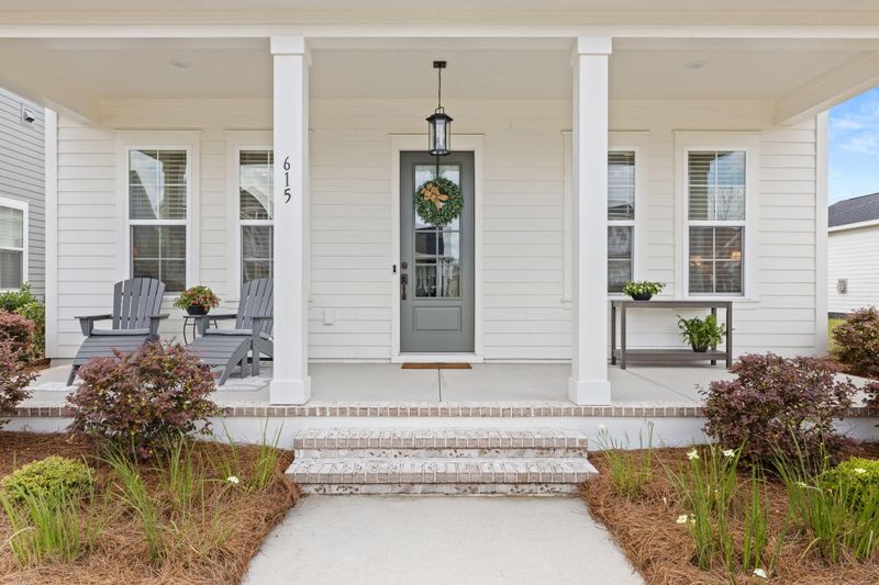 615 Blueway Ave, Summerville, SC 29486