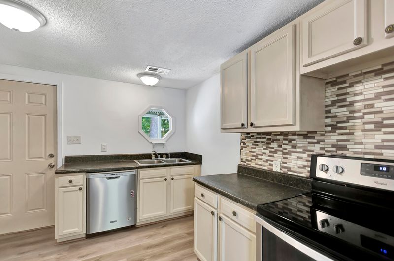 1532 Main St, Bonneau, SC 29431