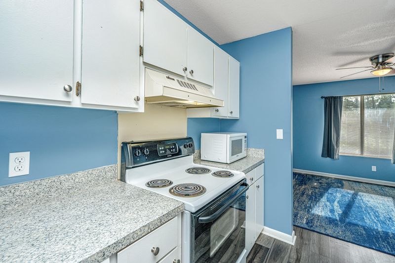 405 Greencastle Dr, Goose Creek, SC 29445