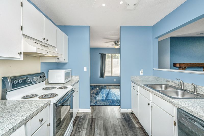405 Greencastle Dr, Goose Creek, SC 29445