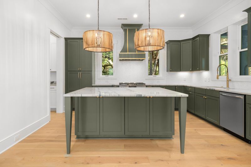 615 Pompano St, Edisto Island, SC 29438