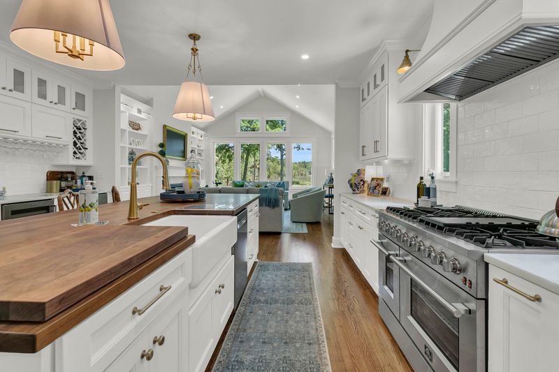 3241 Cottonfield Dr, Mount Pleasant, SC 29466